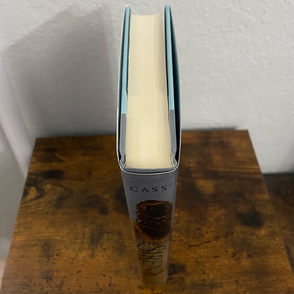 The siren by kiera cass hardcover - Picture 2 of 6